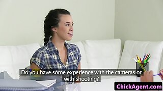 Çocuklar önce kız brazzer porno izle arkadaşını parmaklarıyla test eder, daha sonra daha büyük boyutlar kullanılır ve sonunda tankın sırası gelir